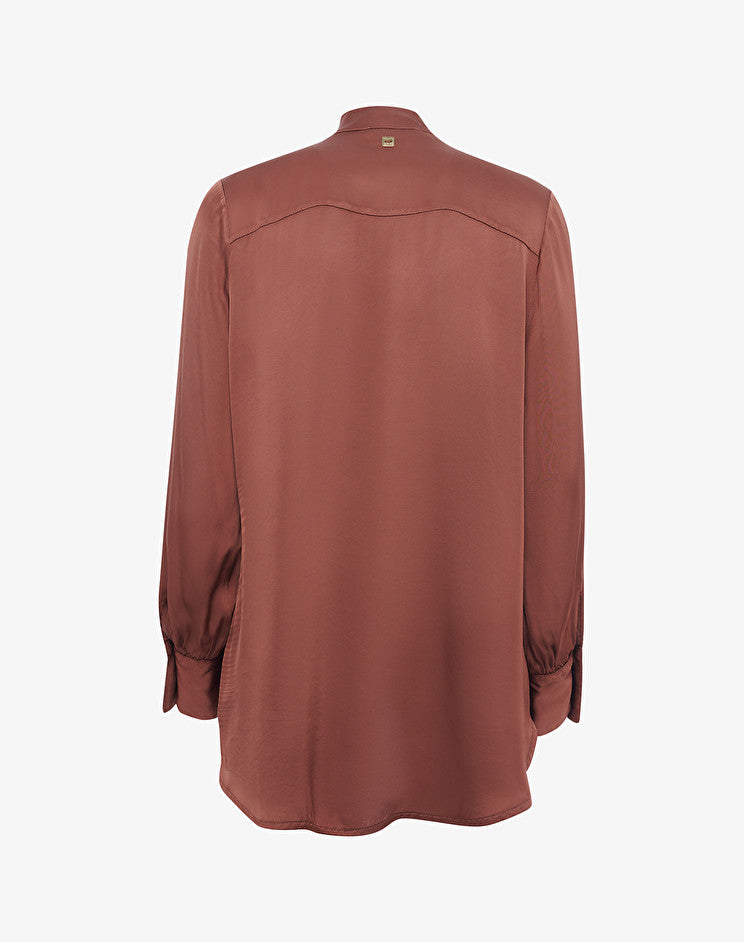 Blusa satinada con lazada marrón