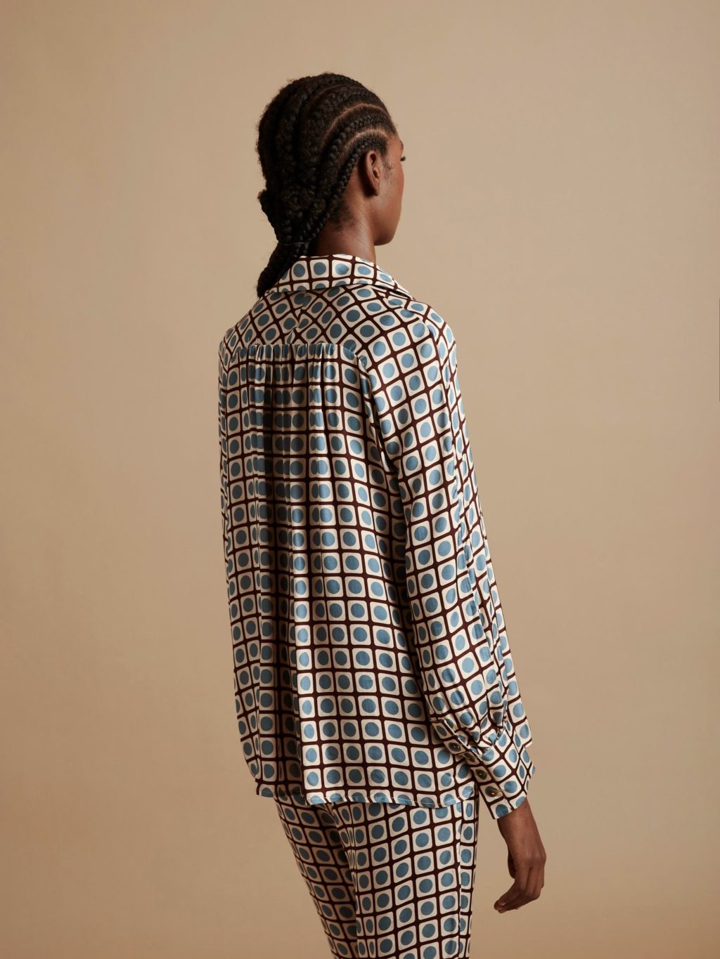 Camisa lunares azul