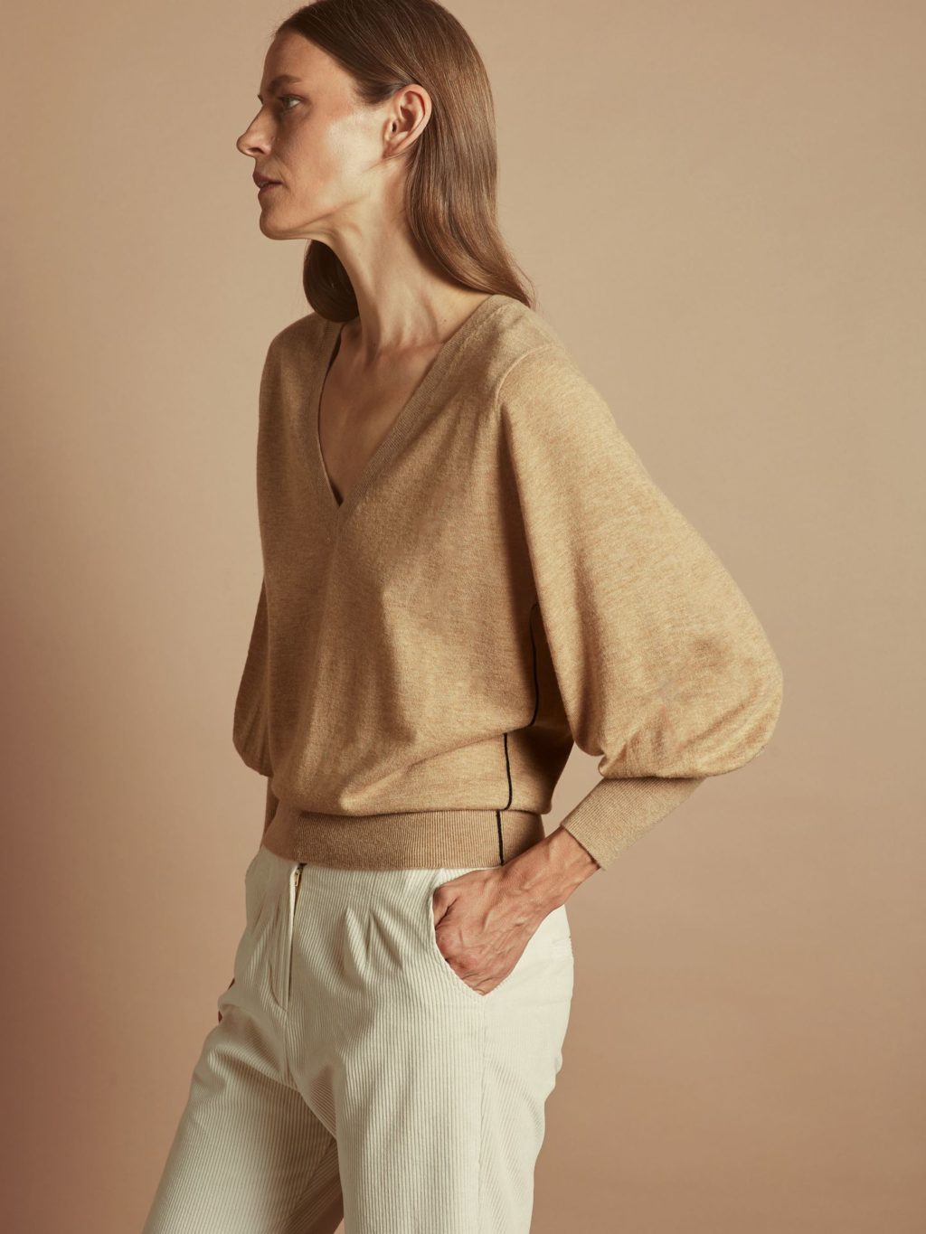 Jersey punto escote pico camel