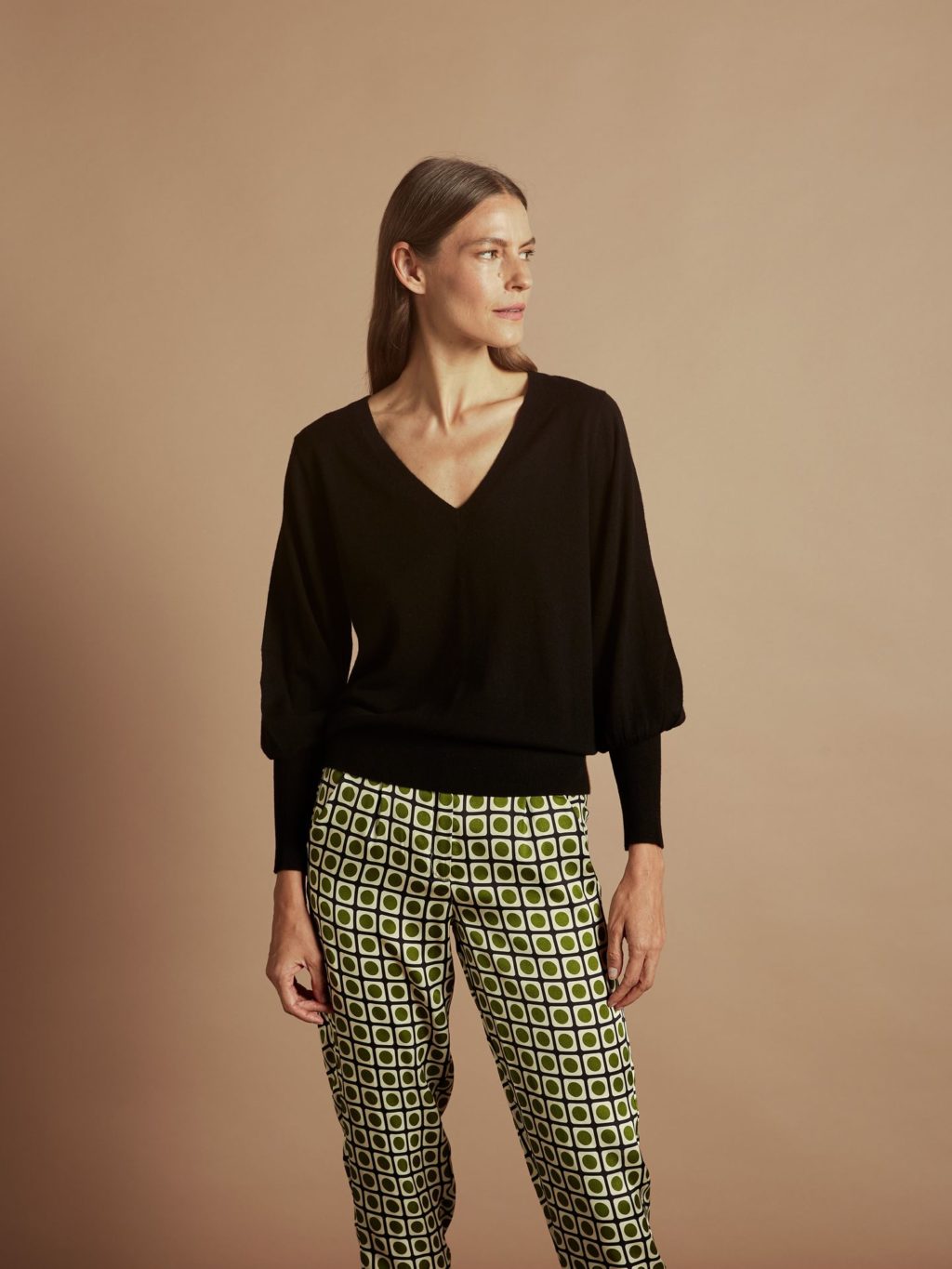 Jersey punto escote pico negro