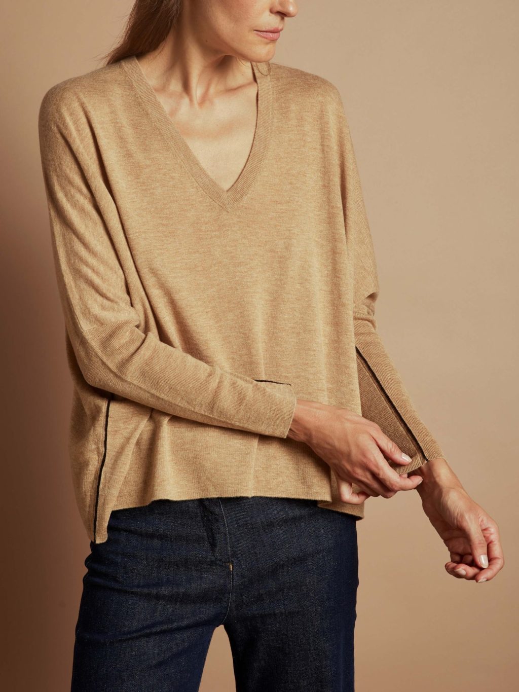Jersey de punto escote pico camel