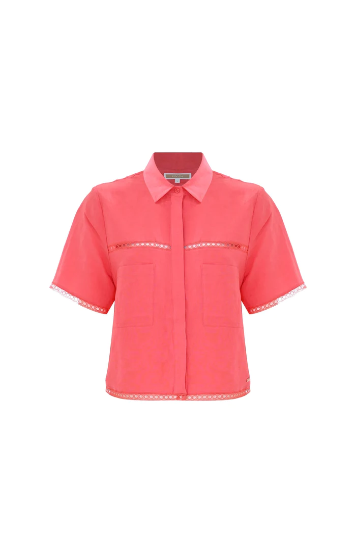 Camisa coral con detalle en las costuras