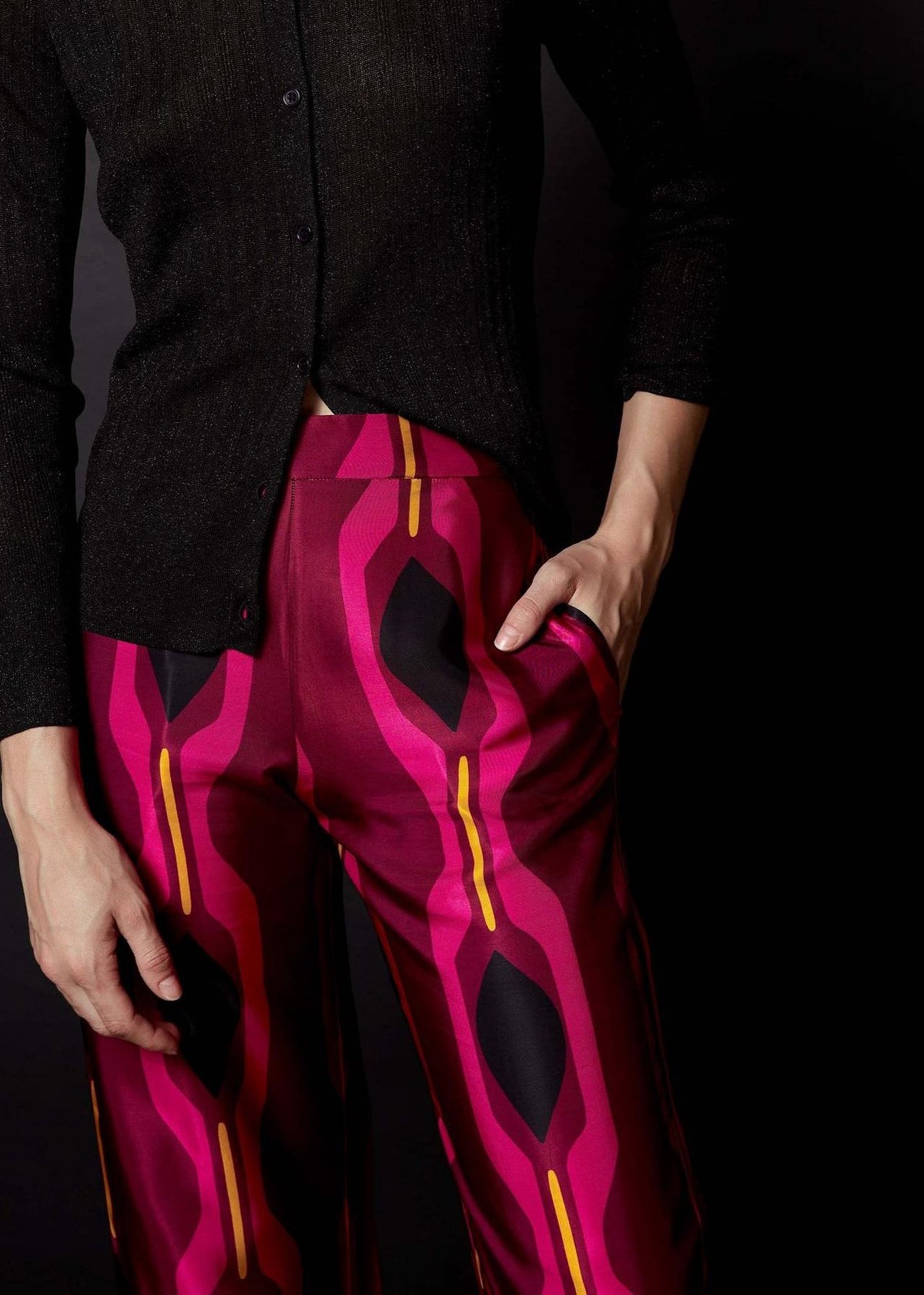 Pantalón estampado geométrico rosa