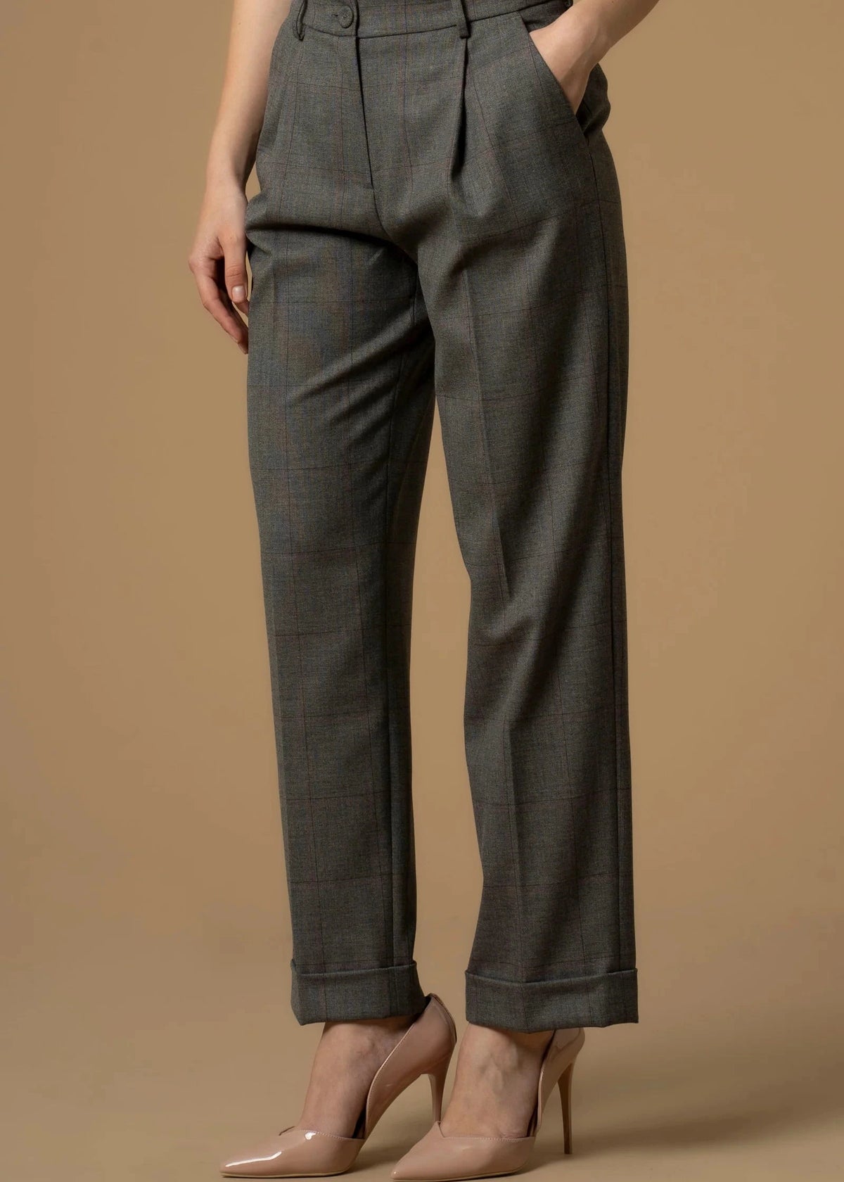 Pantalón pinzas cuadros grises