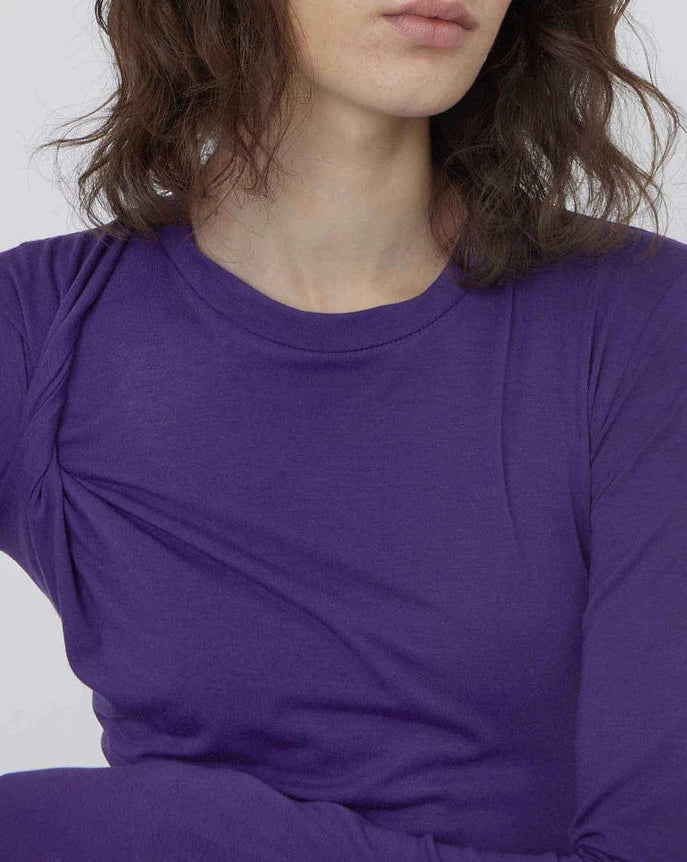 Top detalle hombro violeta
