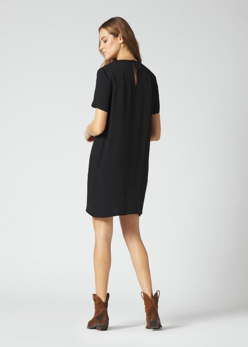 Vestido corto con pliegues
